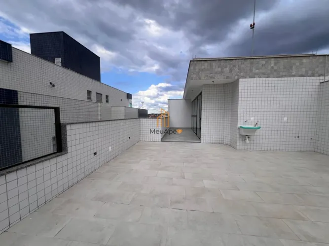 Cobertura NOVA no Caiçara em prédio com elevador! 3 quartos c/ suíte e 2 vagas