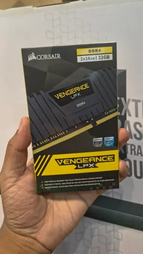 Memória RAM DDR4 32GB CORSAIR VENGEANCE