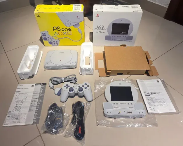 Playstation one com tela excelente estado de conservação