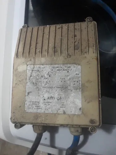 Caixa de comando/proteção para bomba de poço artesiano monofásica 220V usada