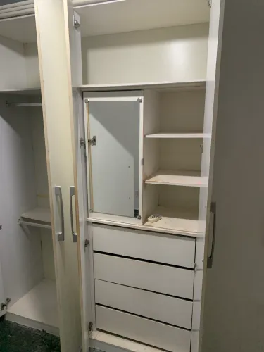 Guardar-roupa casal 6 portas com espelho e 4 gavetas