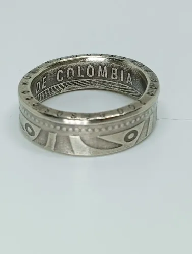 Moeda Colombiana de 2008 convertida manualmente em anel aro 17