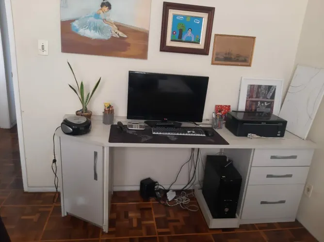 Conjunto armário + escrivaninha e estante modulados