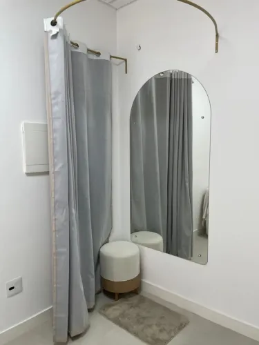 Produtos de ótima qualidade mesa,arara cabides ,manequins