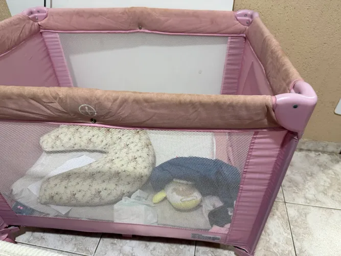 Vendo berço camping completo com colchão e mosquiteiro 