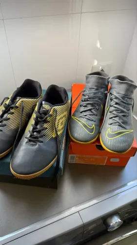 Chuteira Nike e Umbro