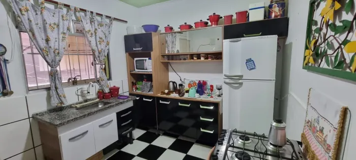 Vendo uma casa próximo da menininha 1 quarto, 1 cozinha, banheiro e área de serviço 