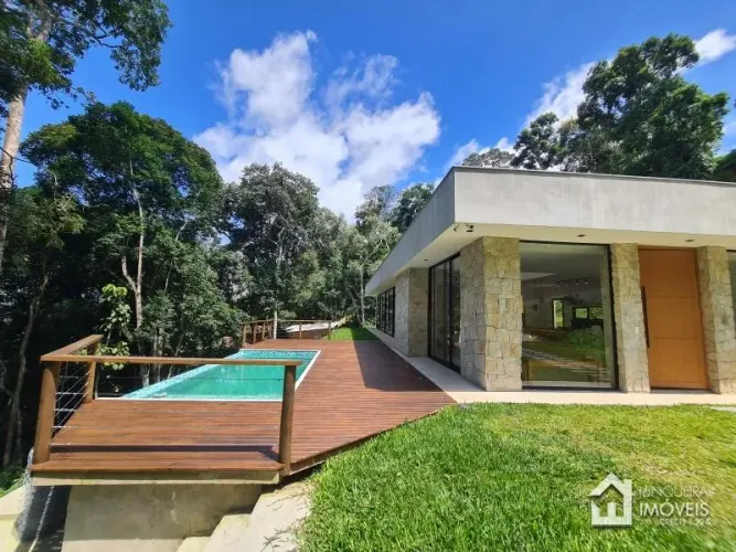 Casa em Condomínio- Petrópolis, Itaipava