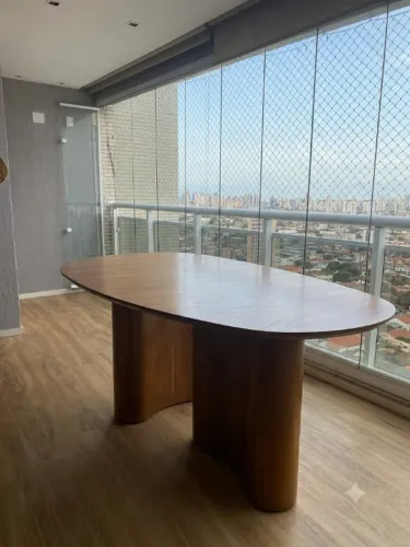 Mesa de Jantar Orgânica Aracaju 1,80m - Laminado Cinamomo (Apenas 2 meses de uso!)