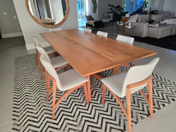 Vendo Mesa de Jantar para 8 lugares Colorado acabamento verniz PV