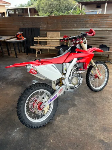MOTO DE TRILHA CRF 250X COM RI MUITO CONSERVADA