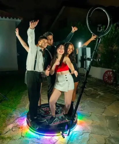 Aluguel de plataforma 360 e fotos polaroide instanea