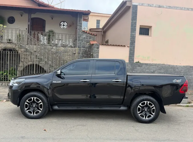 Toyota Hilux CD SRX 4X4 2.8 TDI 16V Diesel Aut. 2023