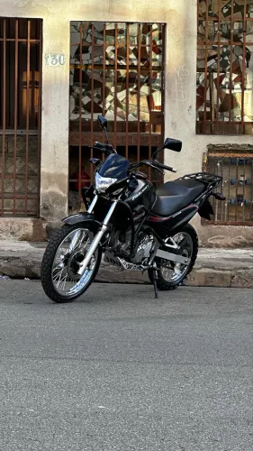 Moto impecável (vai sem os protetores de carenagem que já vendi)
