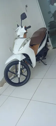 Moto usada apenas na cidade única dona fui eu , comprei nova zerada!