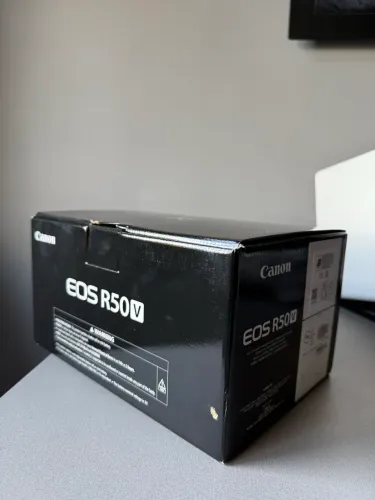 Canon EOS R50 V - NOVA LACRADA