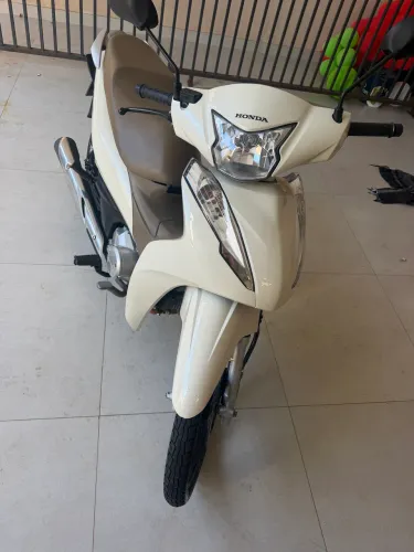 Honda Biz semi nova branca perolada