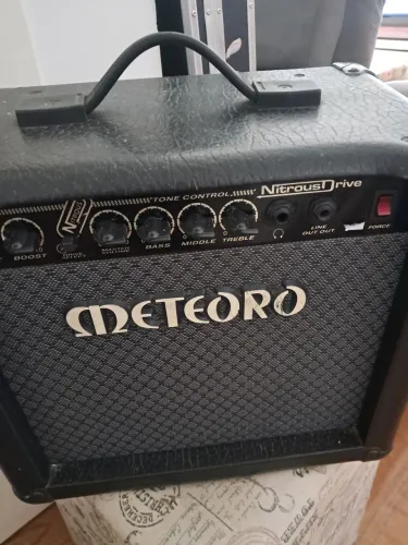 Amplificador meteoro troco ou vendo