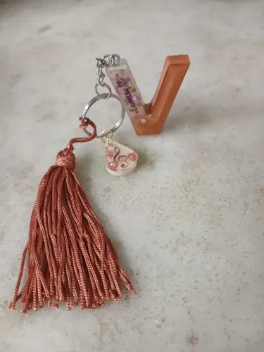 CHAVEIRO DE RESINA COM NOME PERSONALIZADO