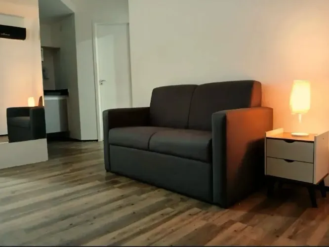 ALUGO FLAT MOBILIADO EDIFÍCIO BIARRITZ 1° ANDAR NASCENTE 37 m²