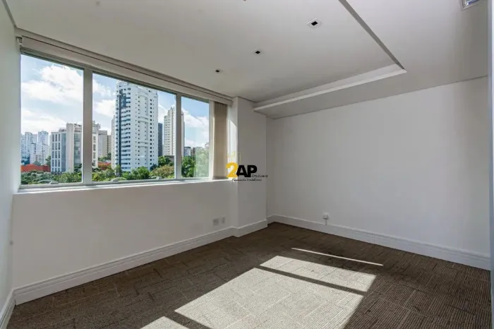 Venda de Sala Comercial na Vila Andrade, São Paulo-SP: 3 banheiros, 3 vagas de garagem, 11
