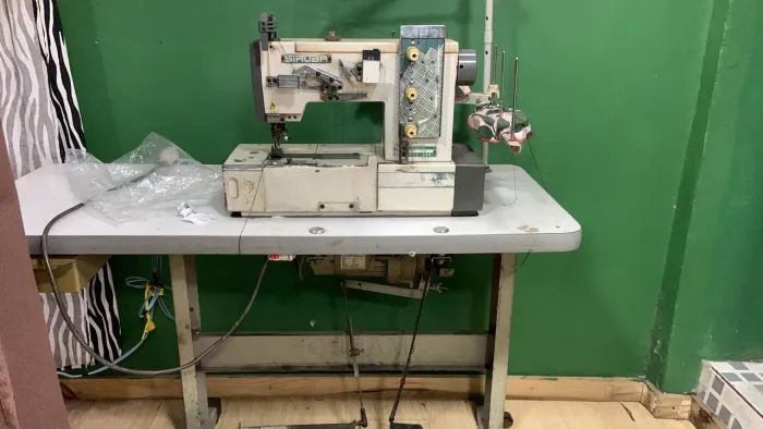 Vende se máquina costura colarete
