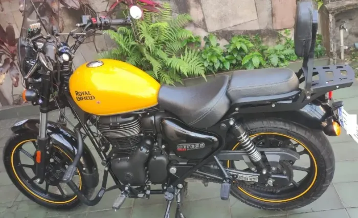 Royal Enfield Meteor Fireball 350cc ABS 2023 - bem equipada - troco por moto menor valor o