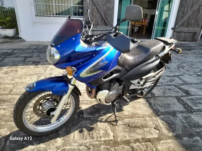 Suzuki Freewind 2003 documentos Ok, Pneus bons, mecãnica OK