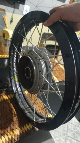 Vendo roda Mônaco toda enraiada completa ... Da na 160 150 não precisa usar câmera de ar