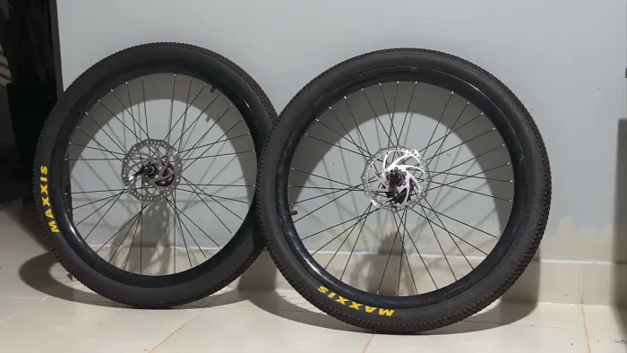 Par de roda bike hanns pro 7, pneu maxxis