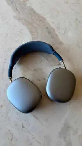 AirPods Max azul-céu + case e acessórios extras