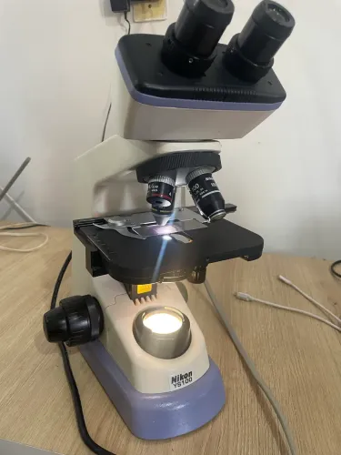 Microscópio binocular Nikon