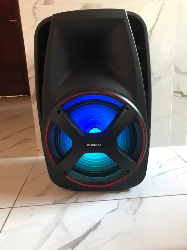 Caixa de som amplificadora nova em ótimo estado