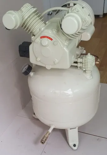 Compressor Schulz Odontológico Isento de Oléo, 6 Pés 30 Litros 110Volt em perfeito estado