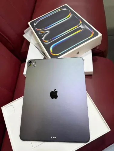 Apple iPad Pro 13 M5 Wi-Fi 256GB / Space Black / Nota fiscal + garantia