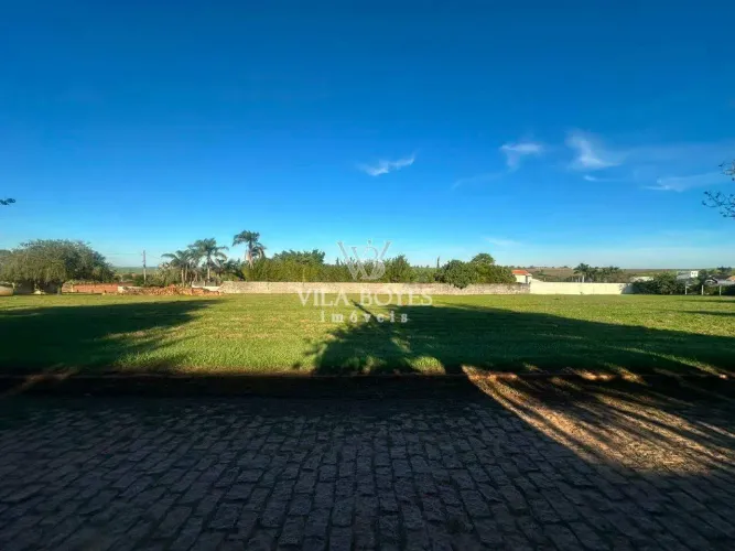 Terreno à Venda no Condomínio Chácaras União
