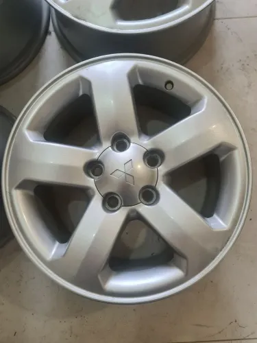 Rodas da Mitsubishi Tr4 