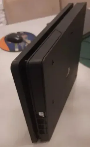 Vendo Ps4 modelo Slim (Playstation 4) extra
