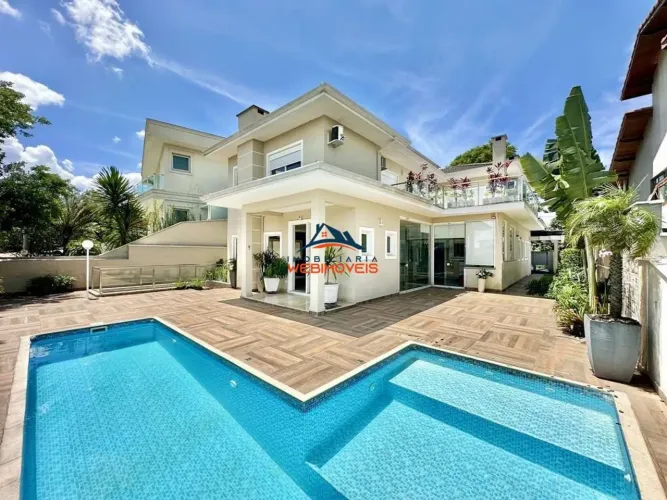 Casa de luxo em condomínio Golf Gardens em Carapicuíba-SP: 4 quartos, 2 suítes, 3 salas e