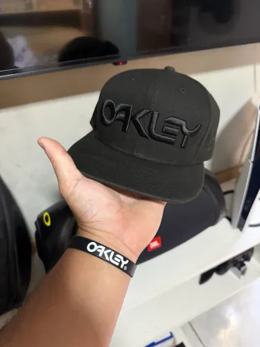 Boné Oakley