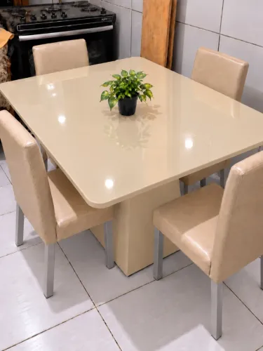 Mesa de jantar com tampo de vidro 10mm 