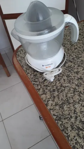 Espremedor de frutas Cadence