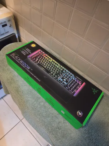Teclado Razer BlackWidow V4 - Yellow Switch