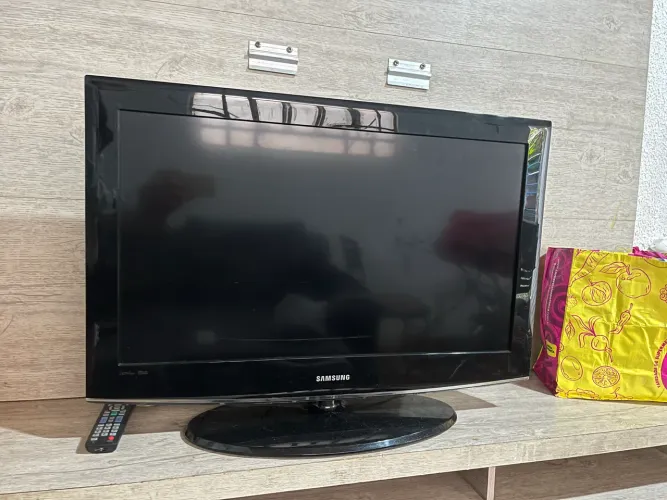 TV plana 32 polegadas