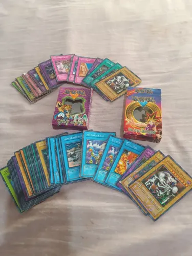 Jogo de cartas YU-GI-OH 