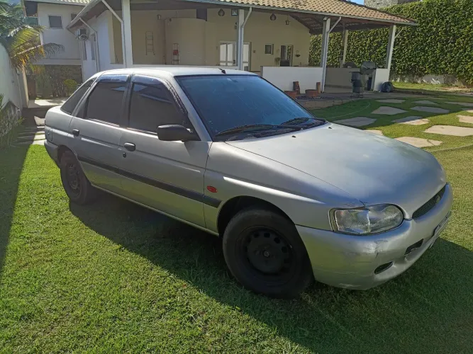 Ford Escort GL 1.6 MPI 2000
