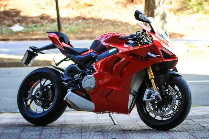 Ducati Panigale V4 S - 2023 (2 mil km)