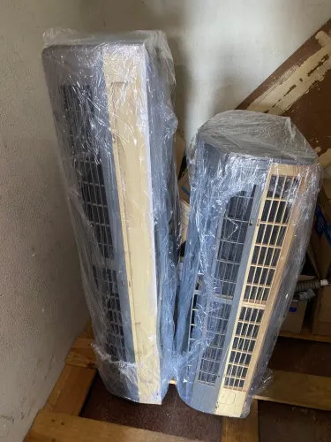 Ar condicionado Komeco 12.000 btus, envelopado cor chumbo!!! Usado