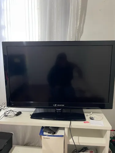 TV H-Buster 42 Polegadas - Para Conserto ou Retirada de Peças (Defeito no LED)