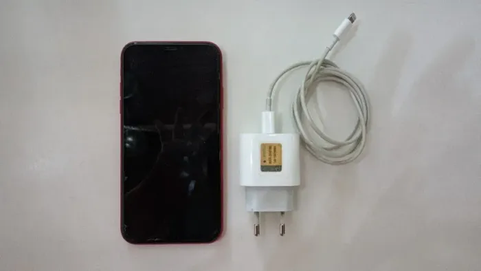 iPhone 11 64gb+ Carregador original. Excelente estado de conservação!